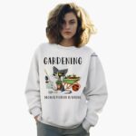 cat-gardening-because-murder-is-wrong-shirt-1_qdm5zd